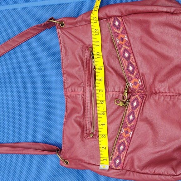 LEATHER bag by Tee Shirt &Jeans. Lined bag with 4 zippered pockets. - Picture 6 of 8